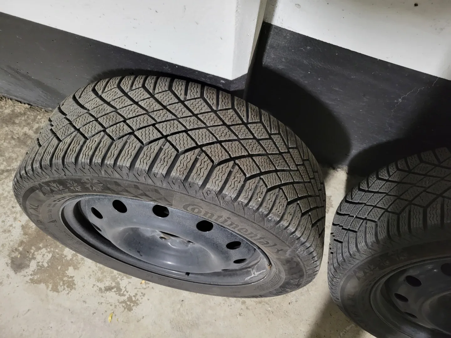 Continental 205/55R16 Winter Tires image indicator(6)