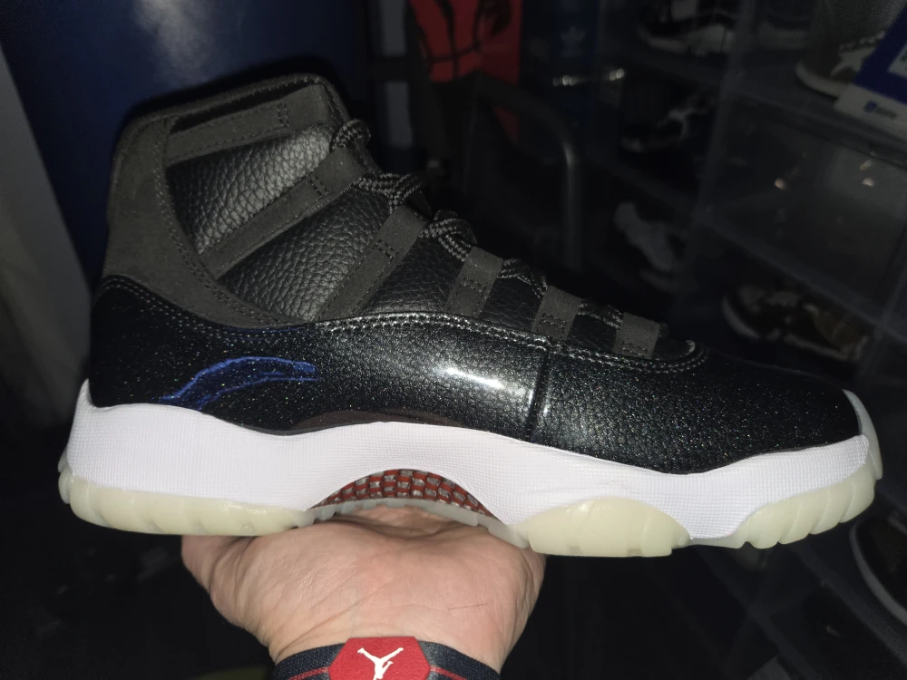 Air Jordan 11 72-10 Retro Black/Red - Size 9.5 - photo 3