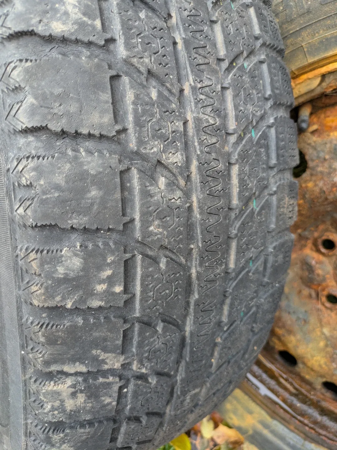 Snow tires - 225/65R17 image indicator(3)
