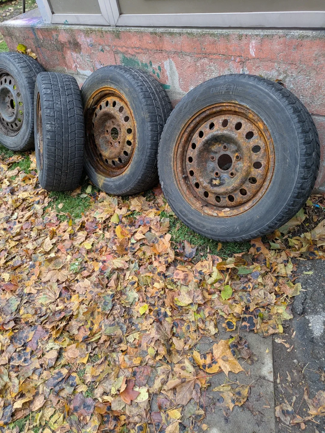 Snow tires - 225/65R17 image indicator(5)