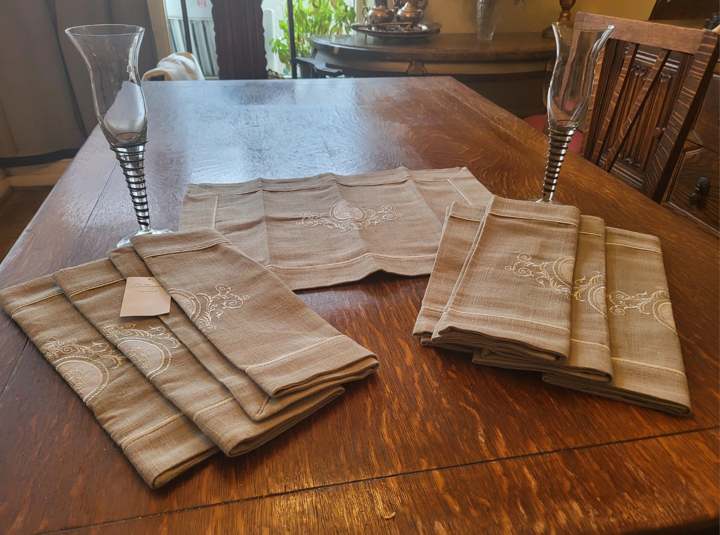 6 beautyful placemats - new (2 glasses included)