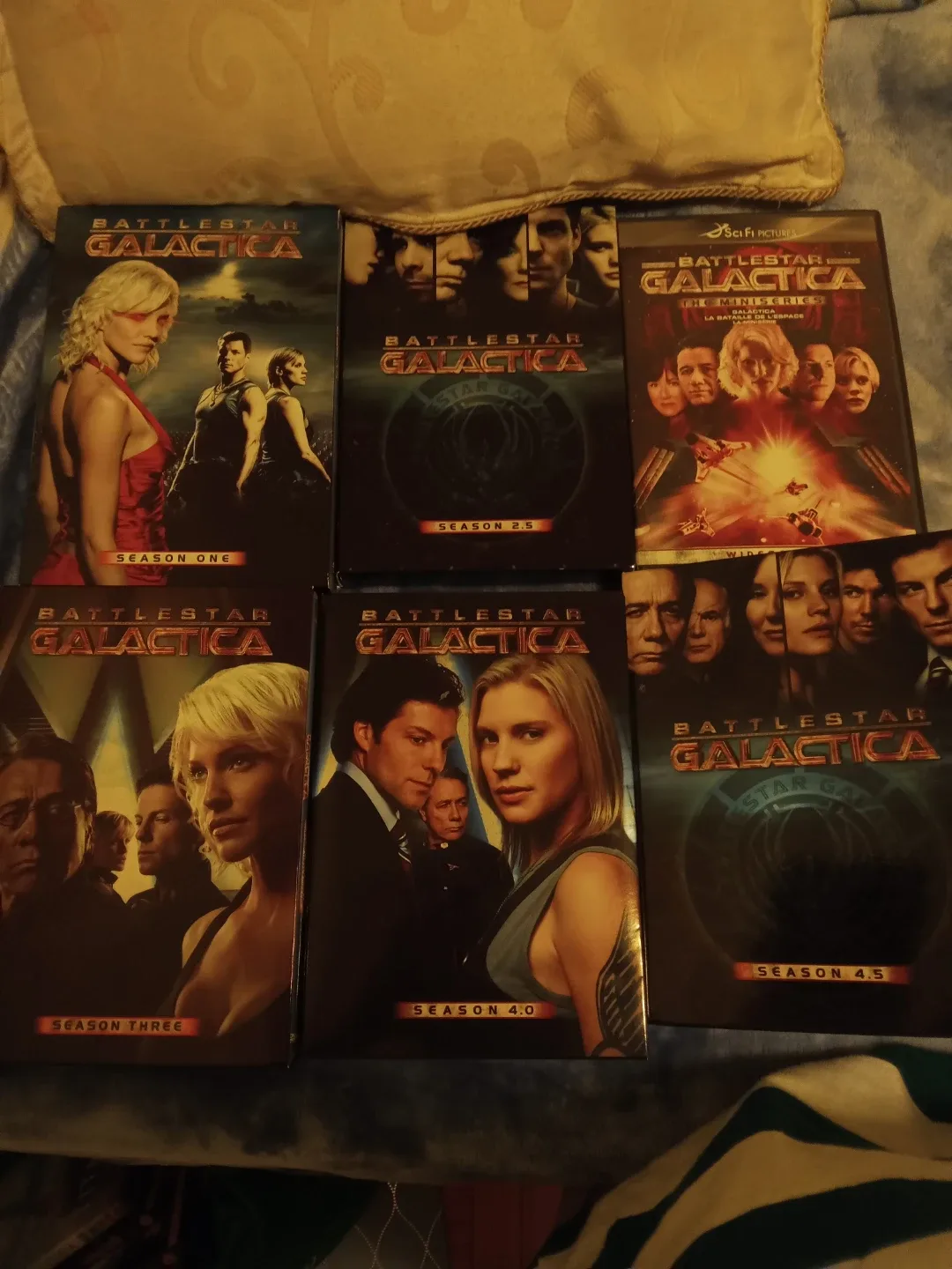 6 battlestar Galactia wide screen dvds