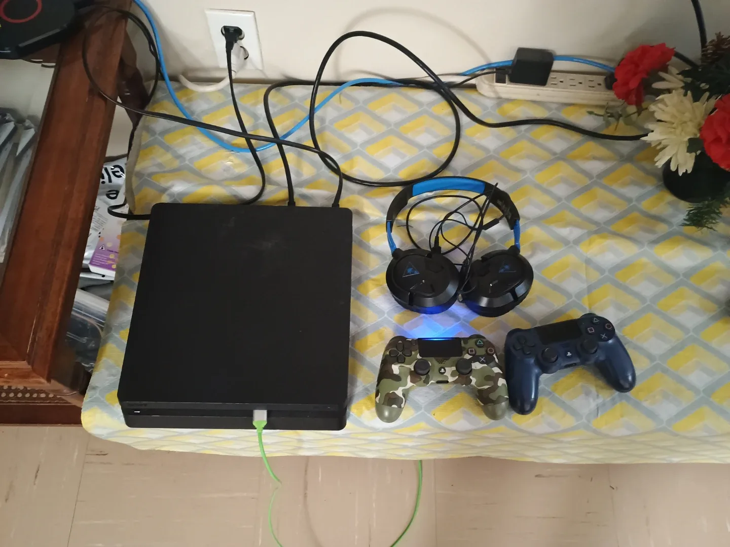 PLAYSTATION 4 BUNDLE