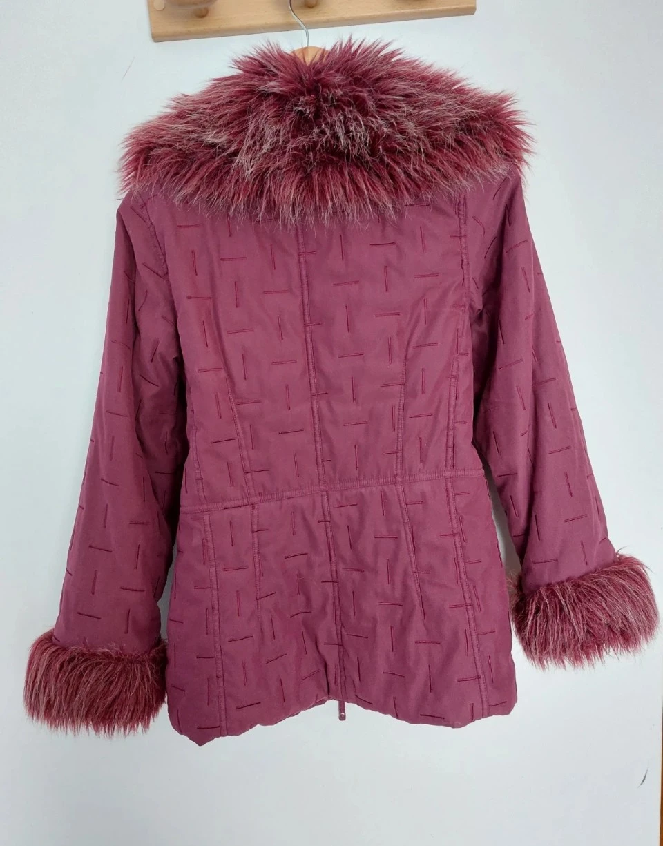 Pink/burgundy coat w/ faux fur - photo 2