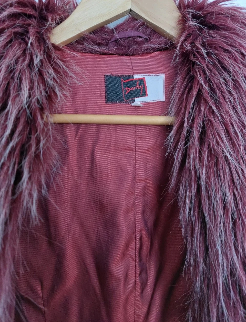 Pink/burgundy coat w/ faux fur - photo 3