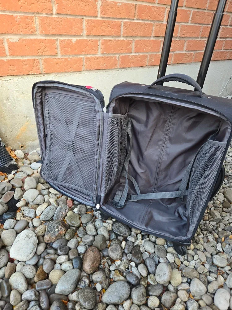 Soft shell  Black Carry-On Suitcase image indicator(2)