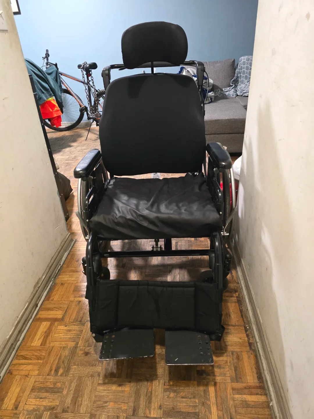 Tiltable Black Wheelchair with Headrest image indicator(5)