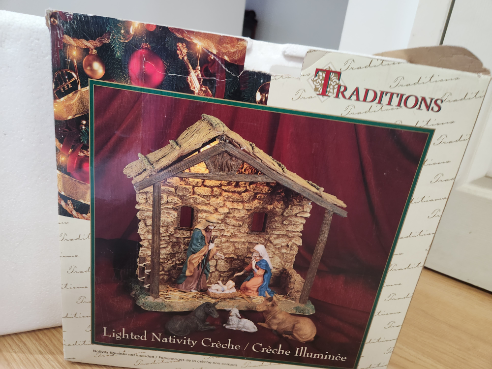 Kirkland Signature 13-Piece Porcelain Nativity Set - photo 2