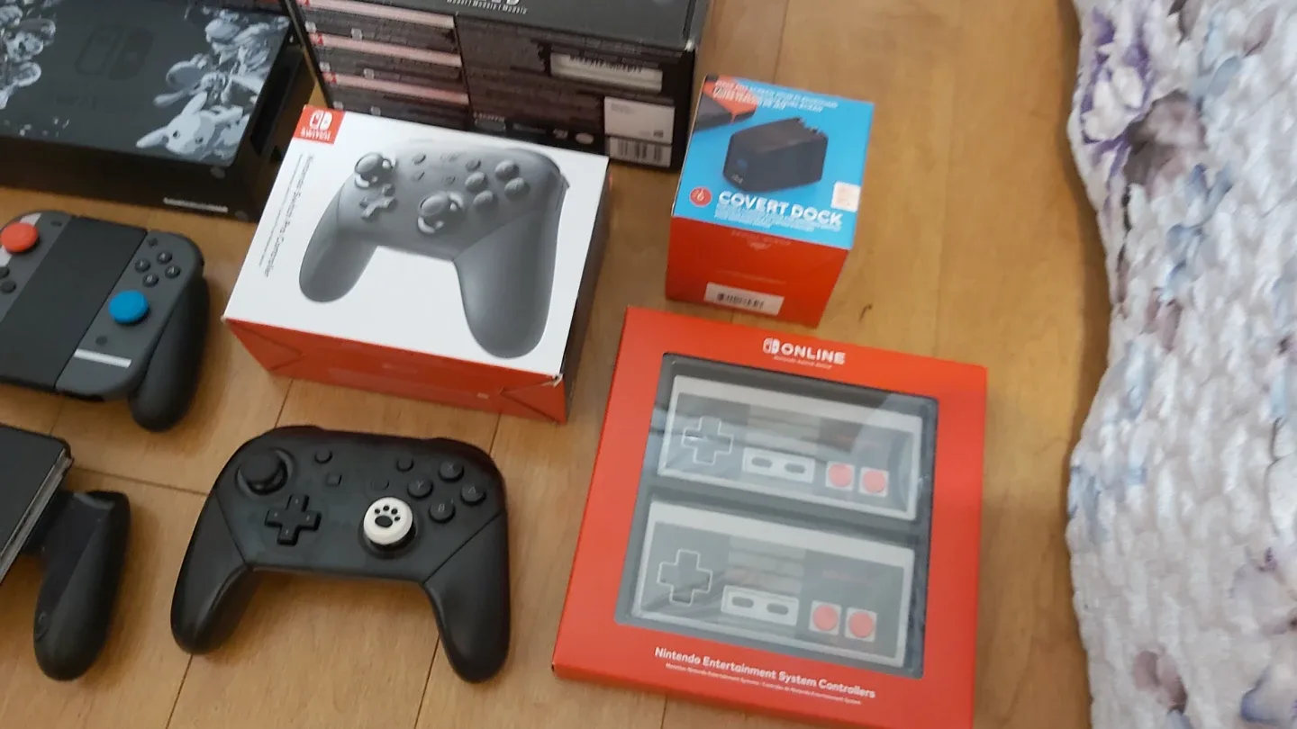 Switch OLED Zelda Edition and Smash Bros Edition dock image indicator(3)