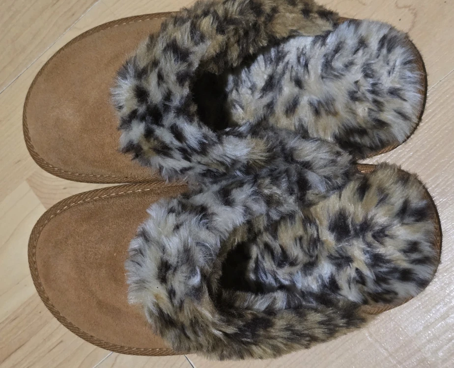 #Cleanout-SoftMoc Leopard Print Slippers - Size 7