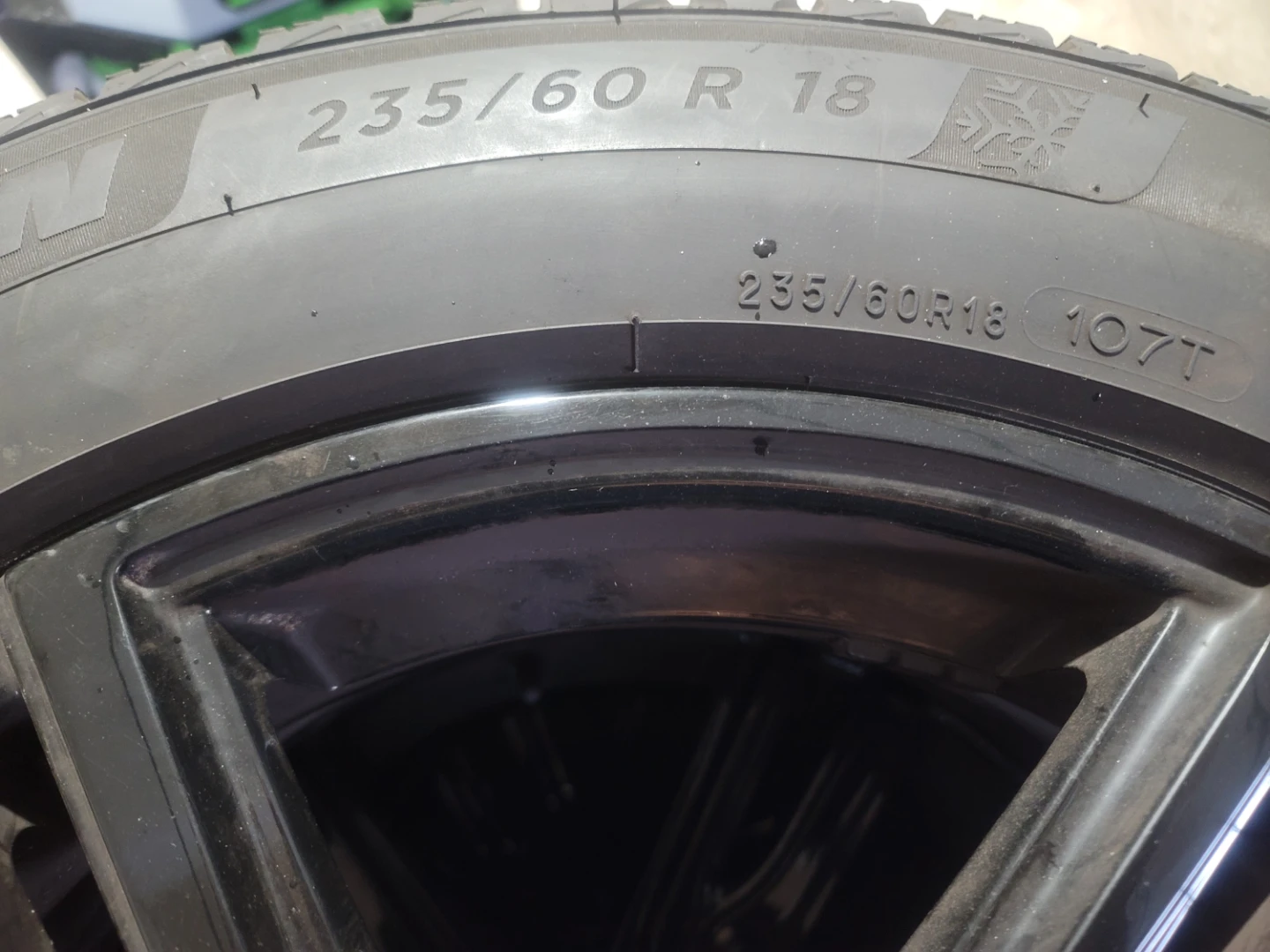 Michelin X-Ice Snow SUV 235/60R18 Winter Tires - photo 3