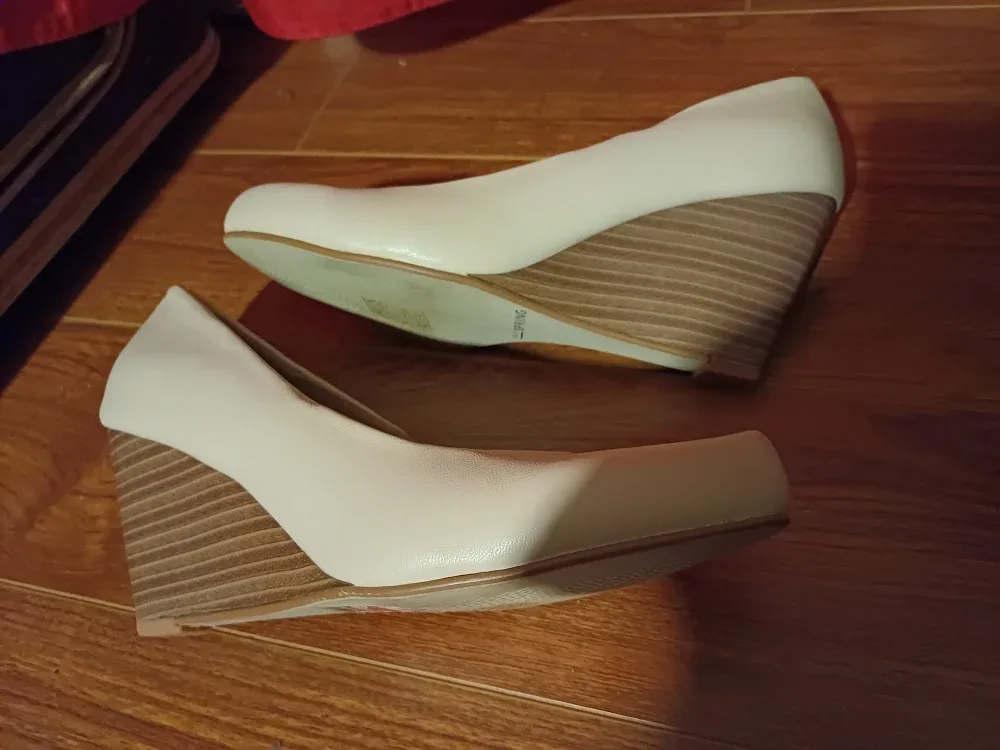 #Cleanout 'Call It Spring' Wedge Heels - Size 9 shoes image indicator(2)