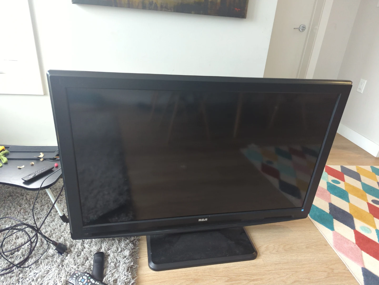 RCA 46" LCD TV - Model L46FHD37R - photo 2