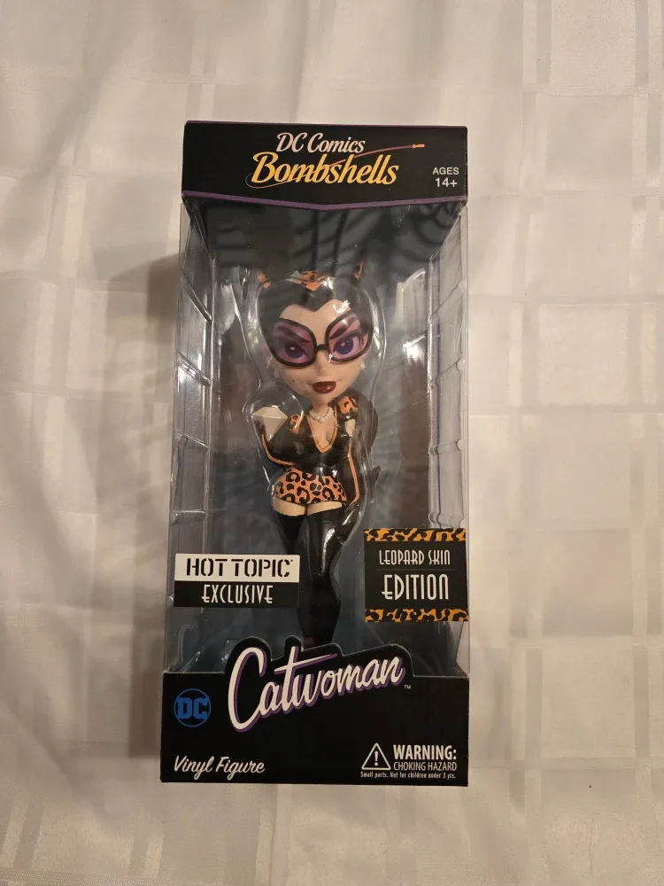 DC Comics Bombshells Catwoman Vinyl Figure