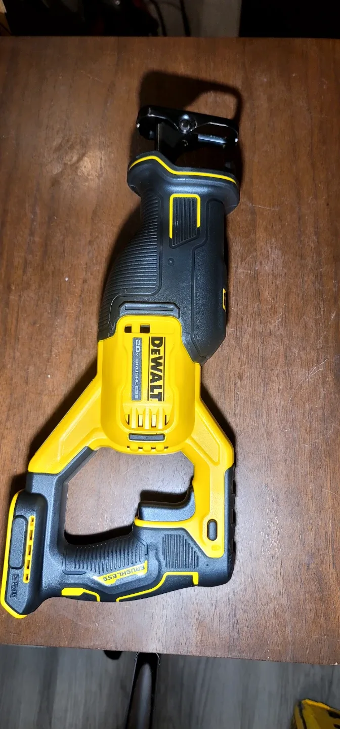 DeWalt 20V Cordless Power Tool Combo Kit image indicator(3)