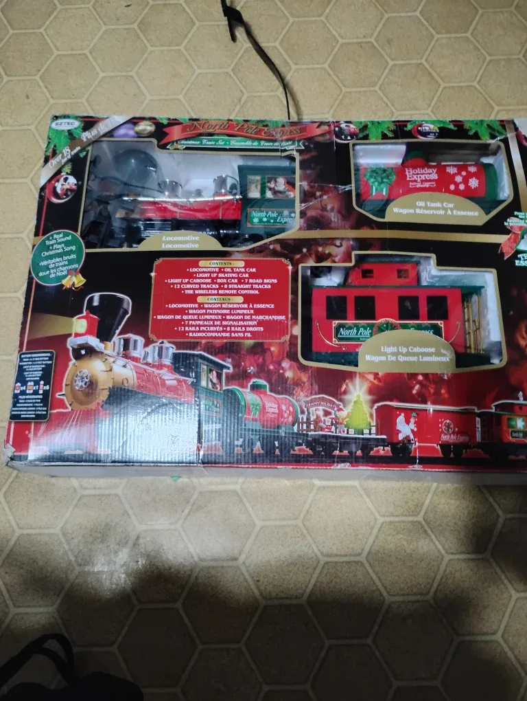 North Pole Express 33 Piece Train Set - New image indicator(3)