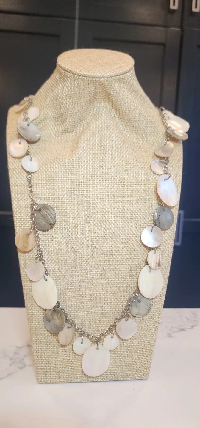 Iridescent Mother of Pearl Disc Necklace image indicator(2)