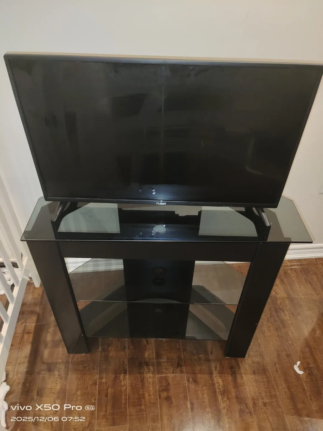 RCA TV with Stand and rca Tv