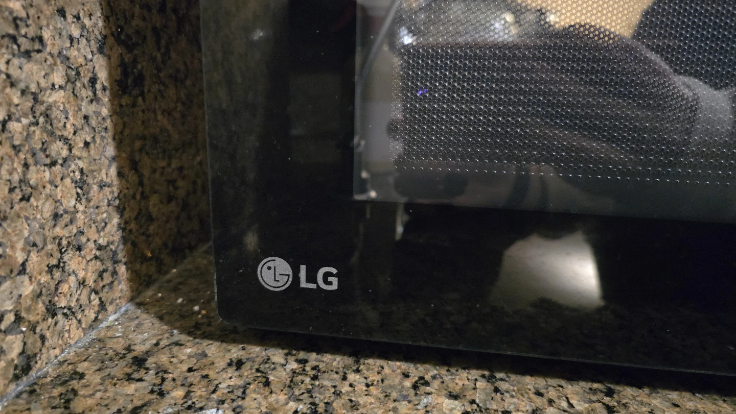 LG Smart Inverter Microwave Oven - Black - photo 3