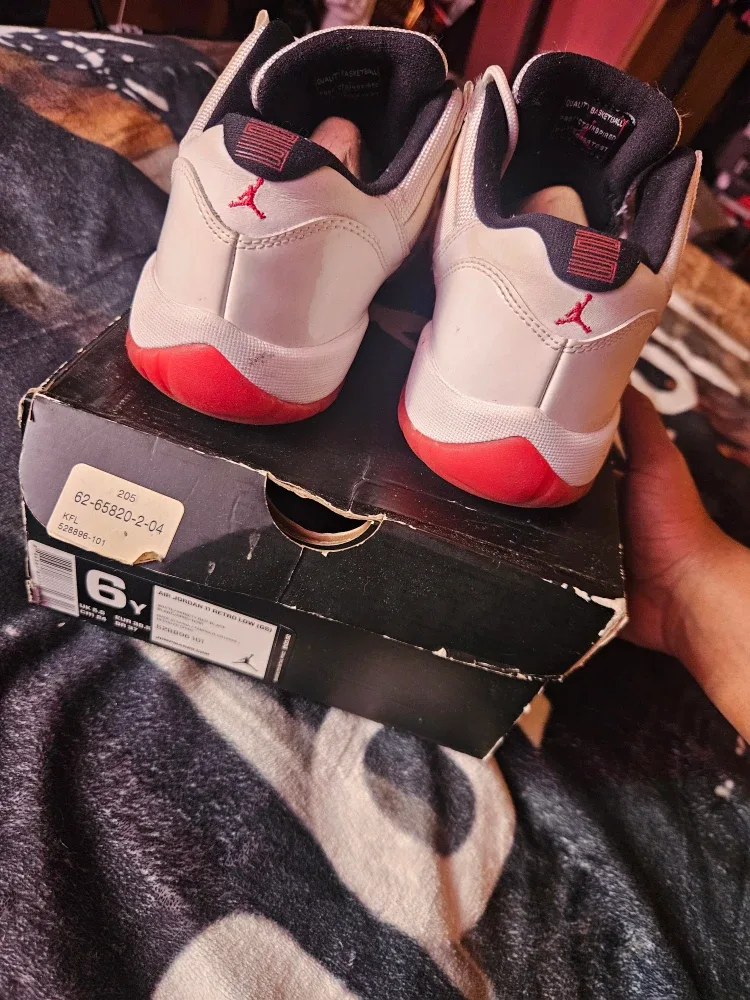 Air Jordan 11 Retro Low IE Size 6Y image indicator(3)