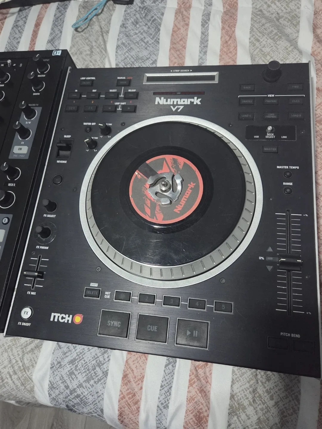 Numark V7 DJ Turntable Controller