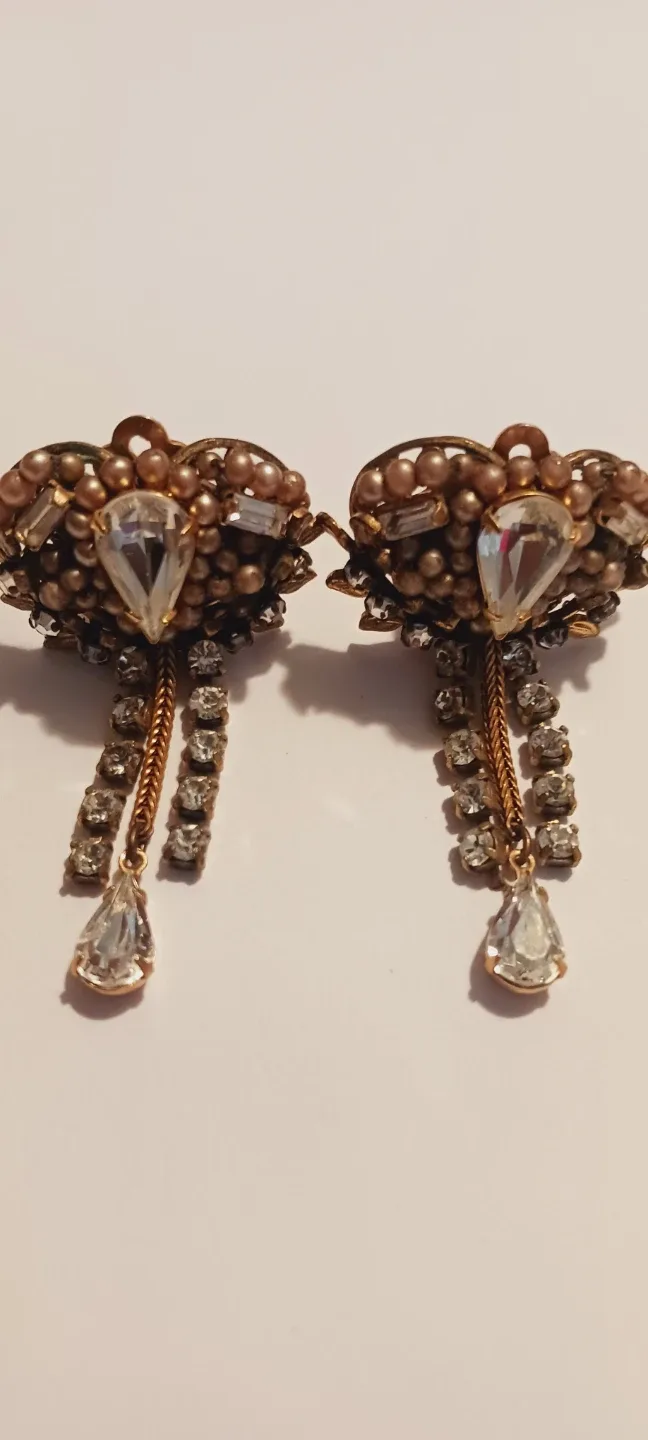 Fabulous Miriam Haskell UNSIGNED Clip-on Earrings image indicator(2)