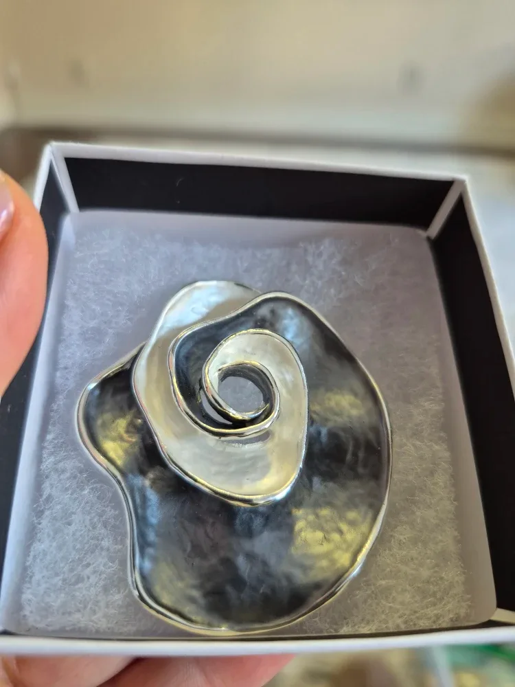 Silver Tone Flower Pendant Necklace image indicator(4)