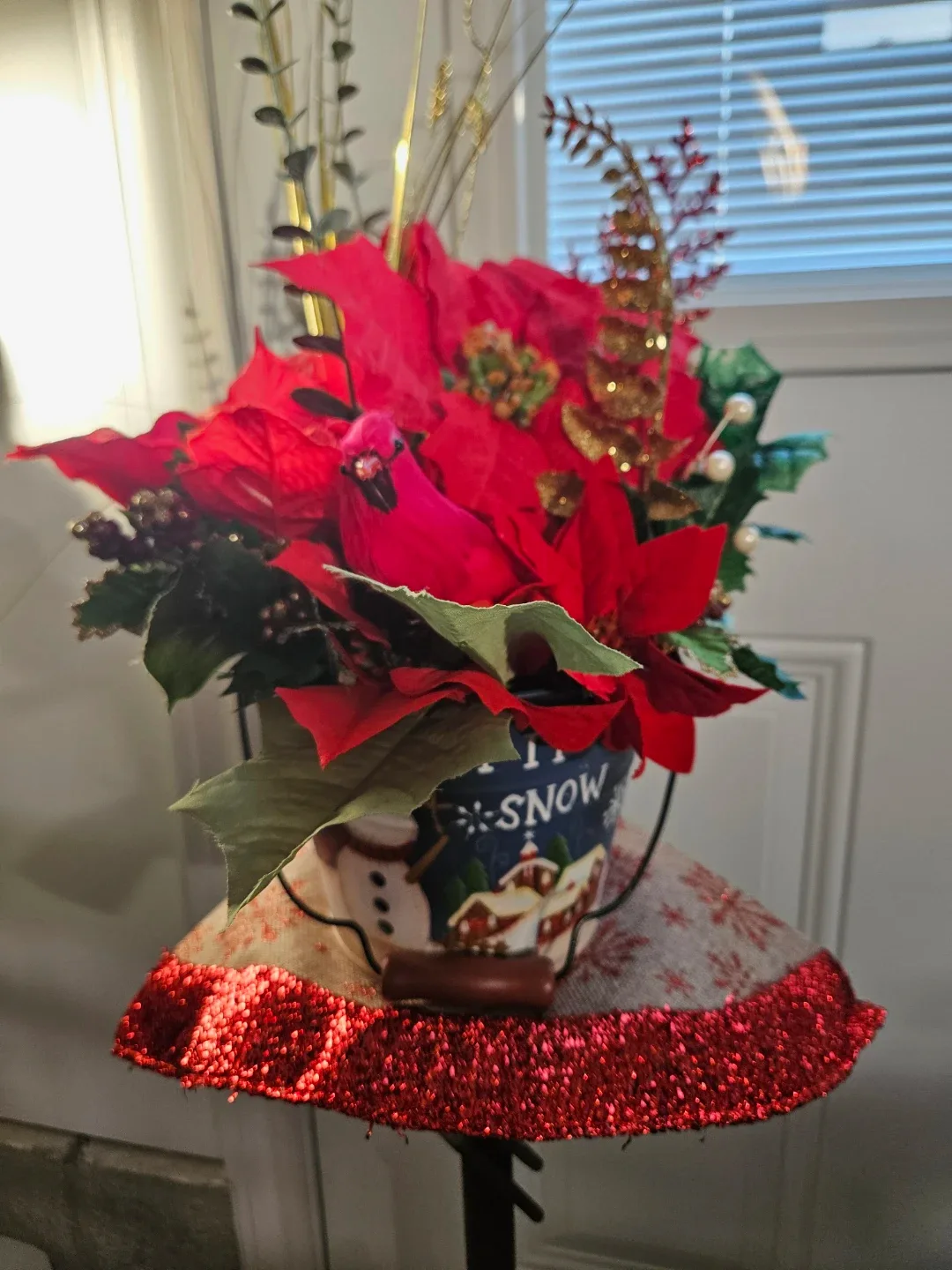 Christmas Floral Arrangement, tin let ot snow