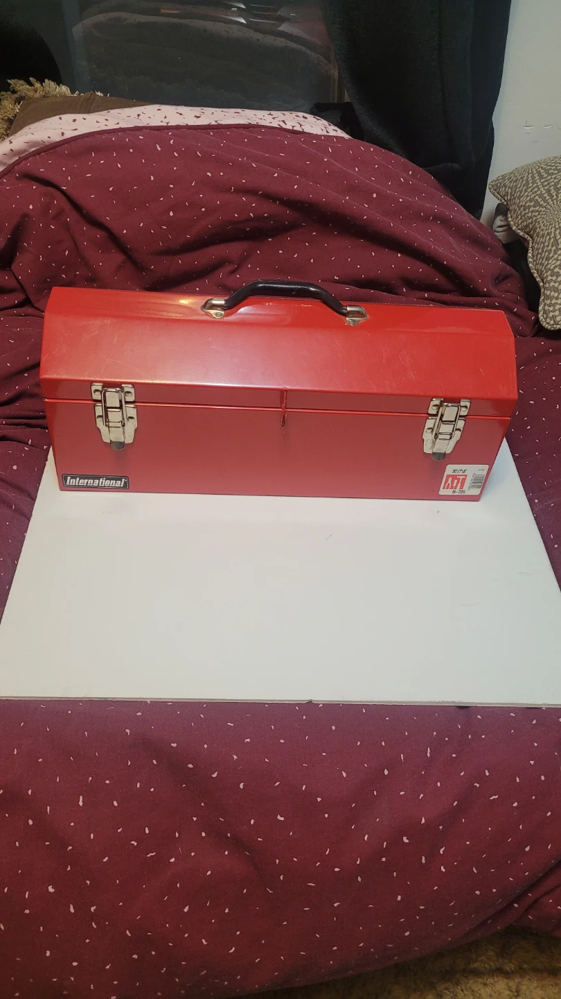 International Red Metal Toolbox - photo 2