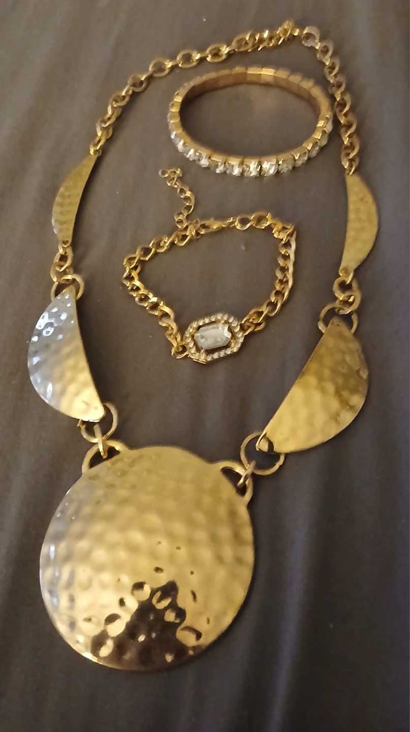 Gold Tone Jewellery Set