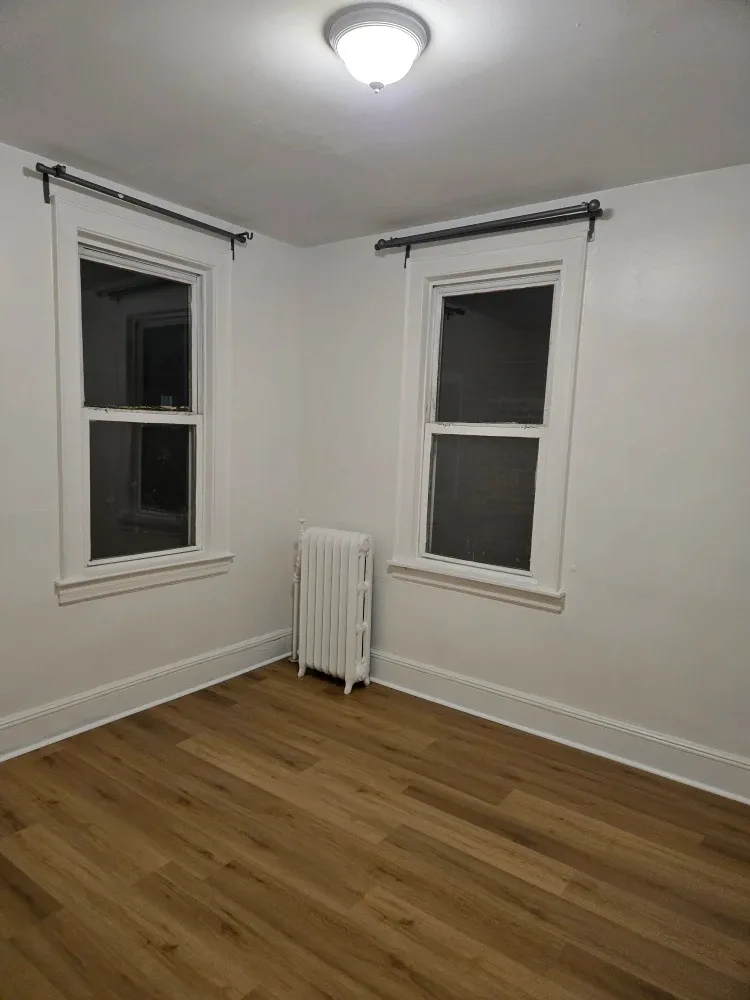 Room for rent. image indicator(2)