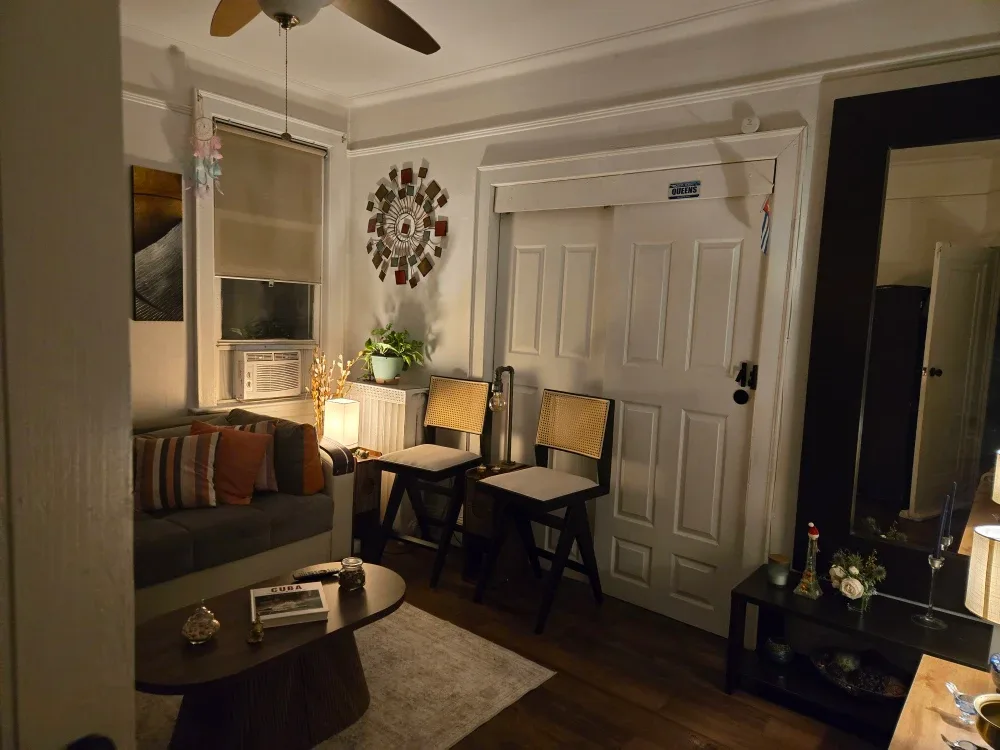 Room for rent. image indicator(4)