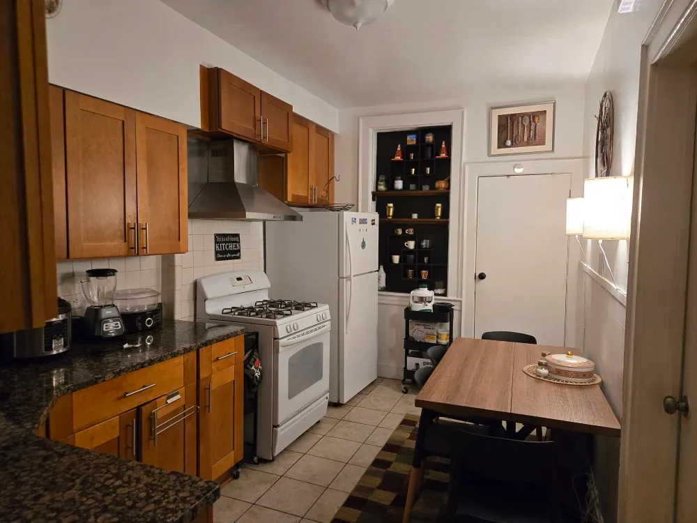 Room for rent. image indicator(6)