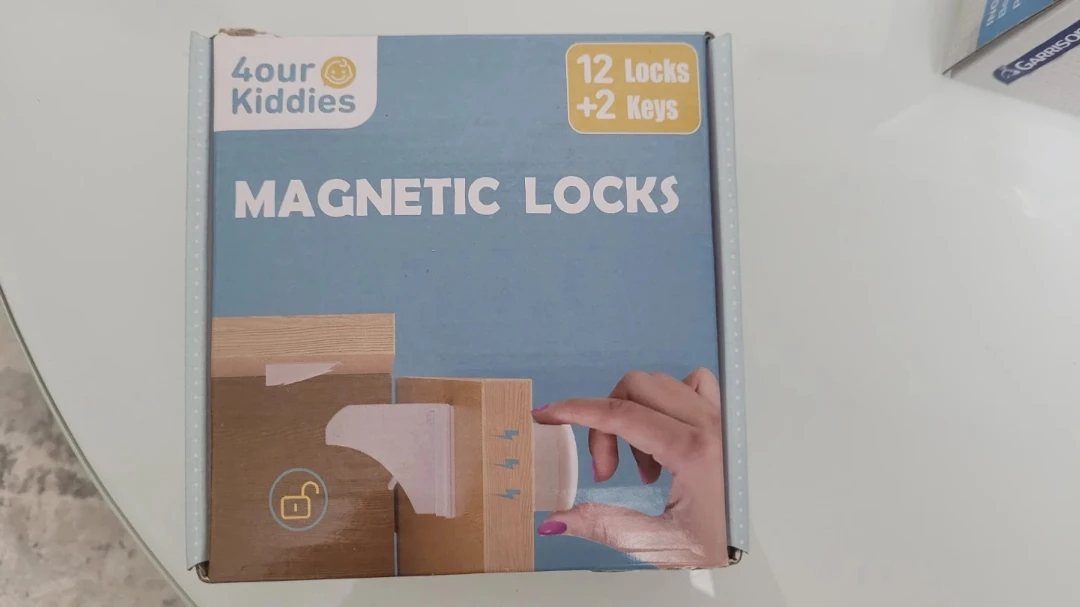 4our Kiddies Magnetic Locks - 12 Locks + 2 Keys