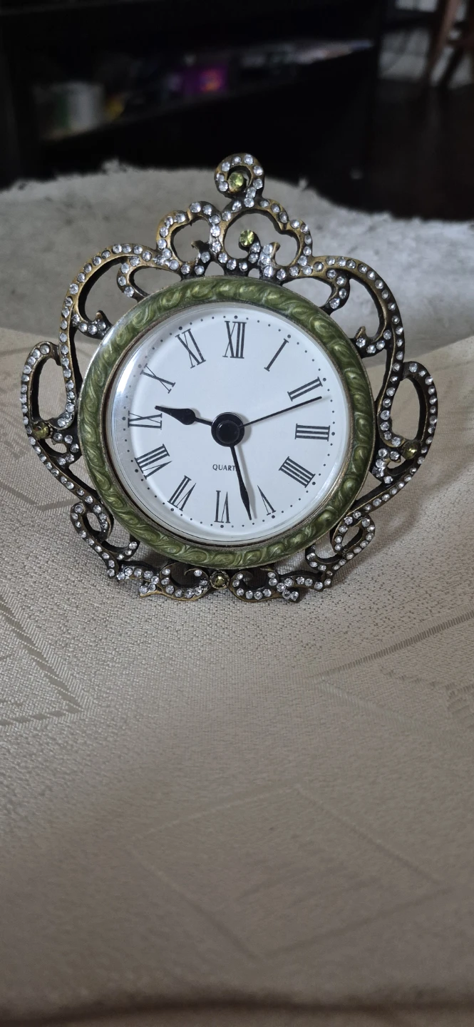 Decorative Quartz Table Clock