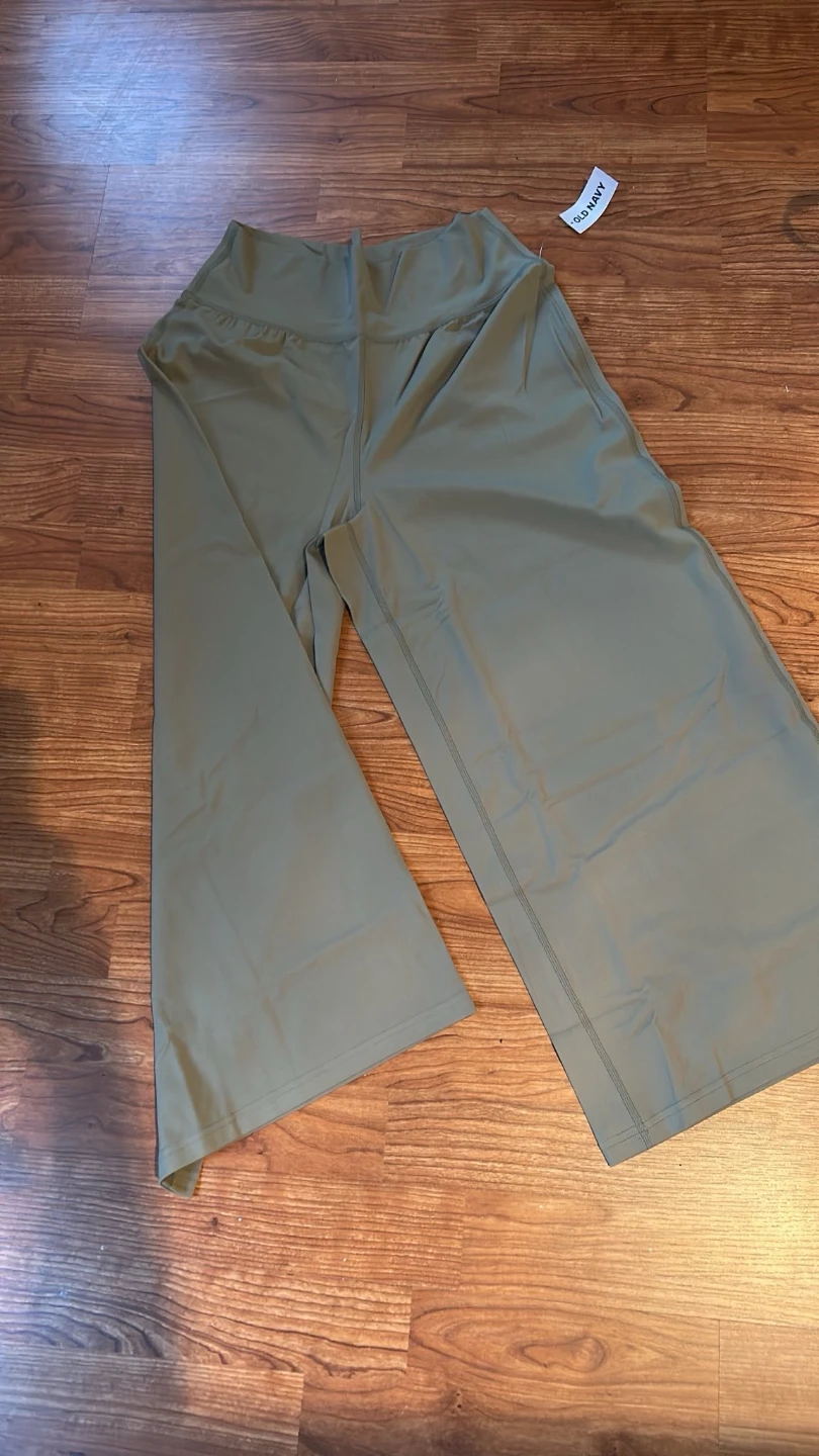 Old Navy women cropped pants - photo 2