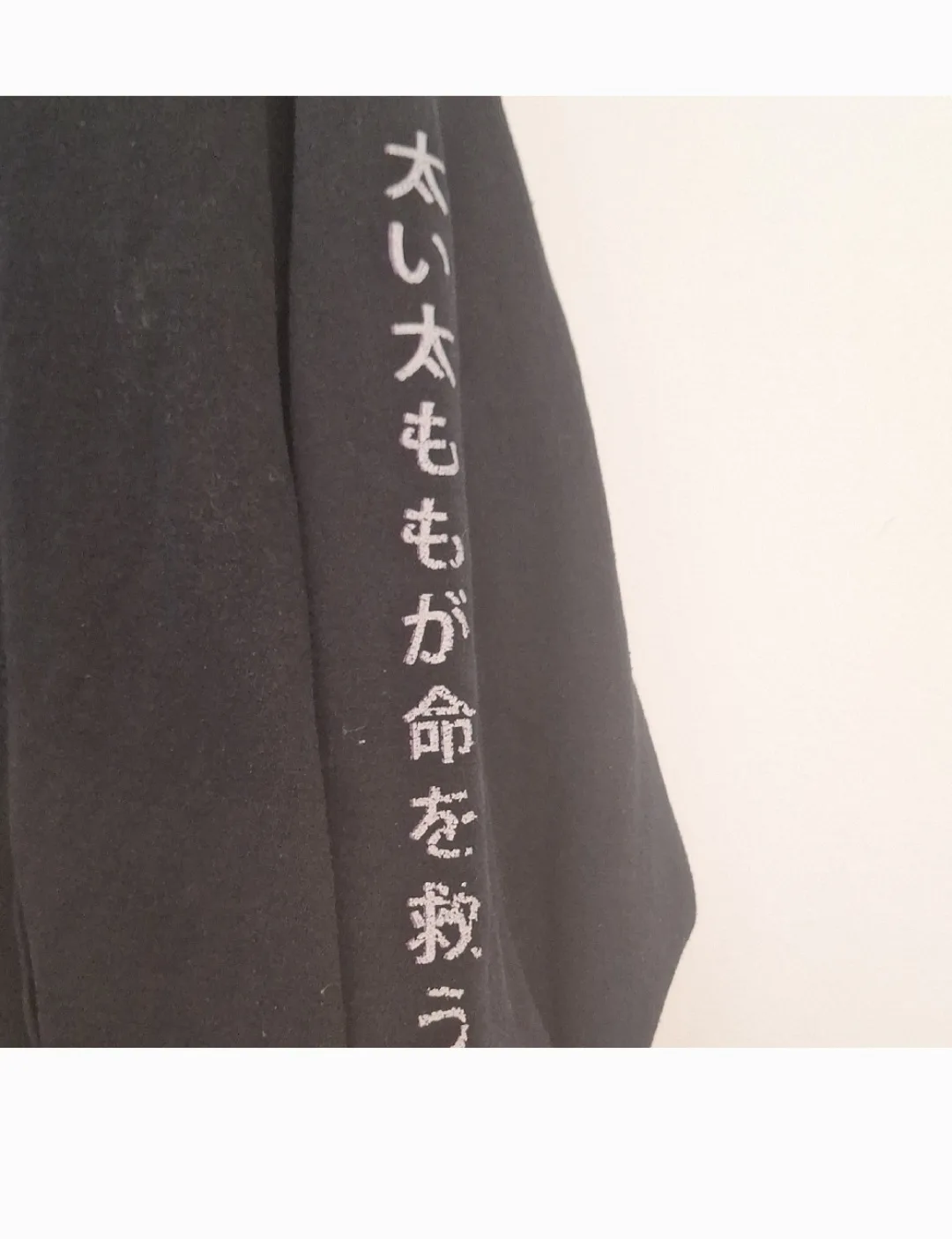 Gildan XL Black Anime Graphic Hoodie image indicator(3)