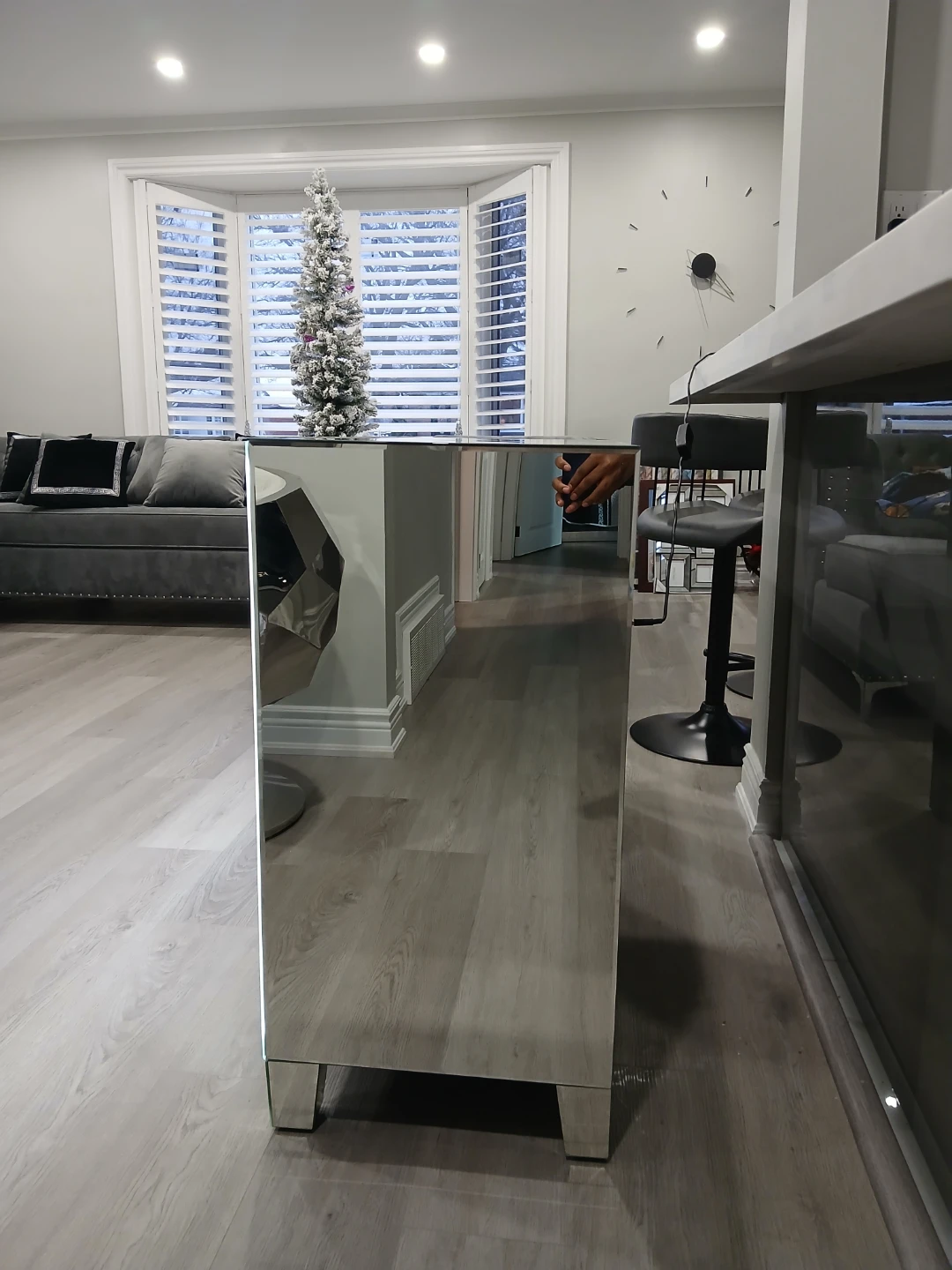 Dresser Mirrored LED with diamond accents - photo 3