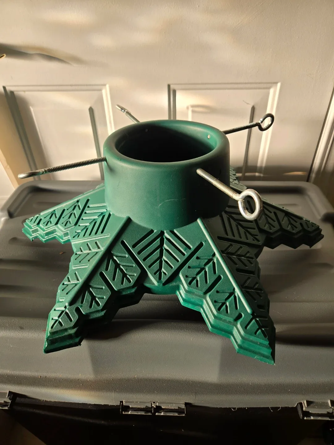 🎄 Heavy-Duty Christmas Tree Stand – For Real Trees