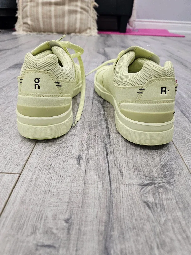 On The Roger Clubhouse Sneakers image indicator(2)