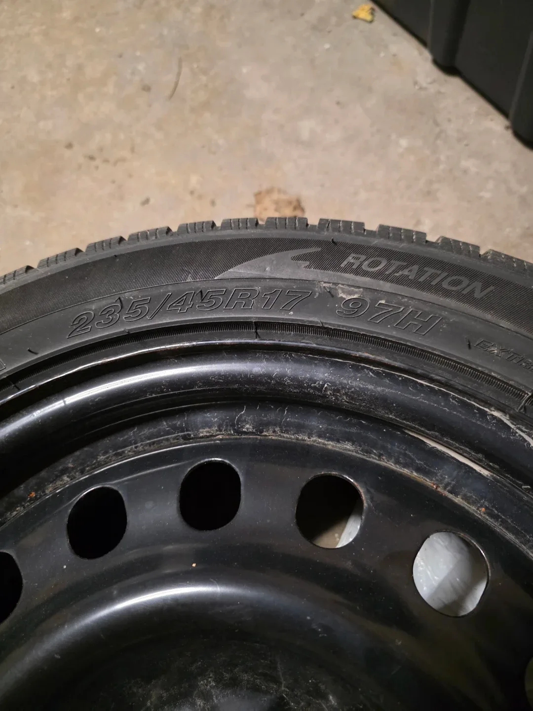 Westlake 235/45R17 Winter Tire image indicator(2)