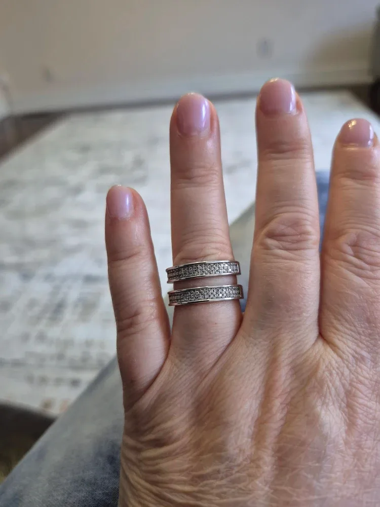 Sterling silver ring with zirconia image indicator(2)