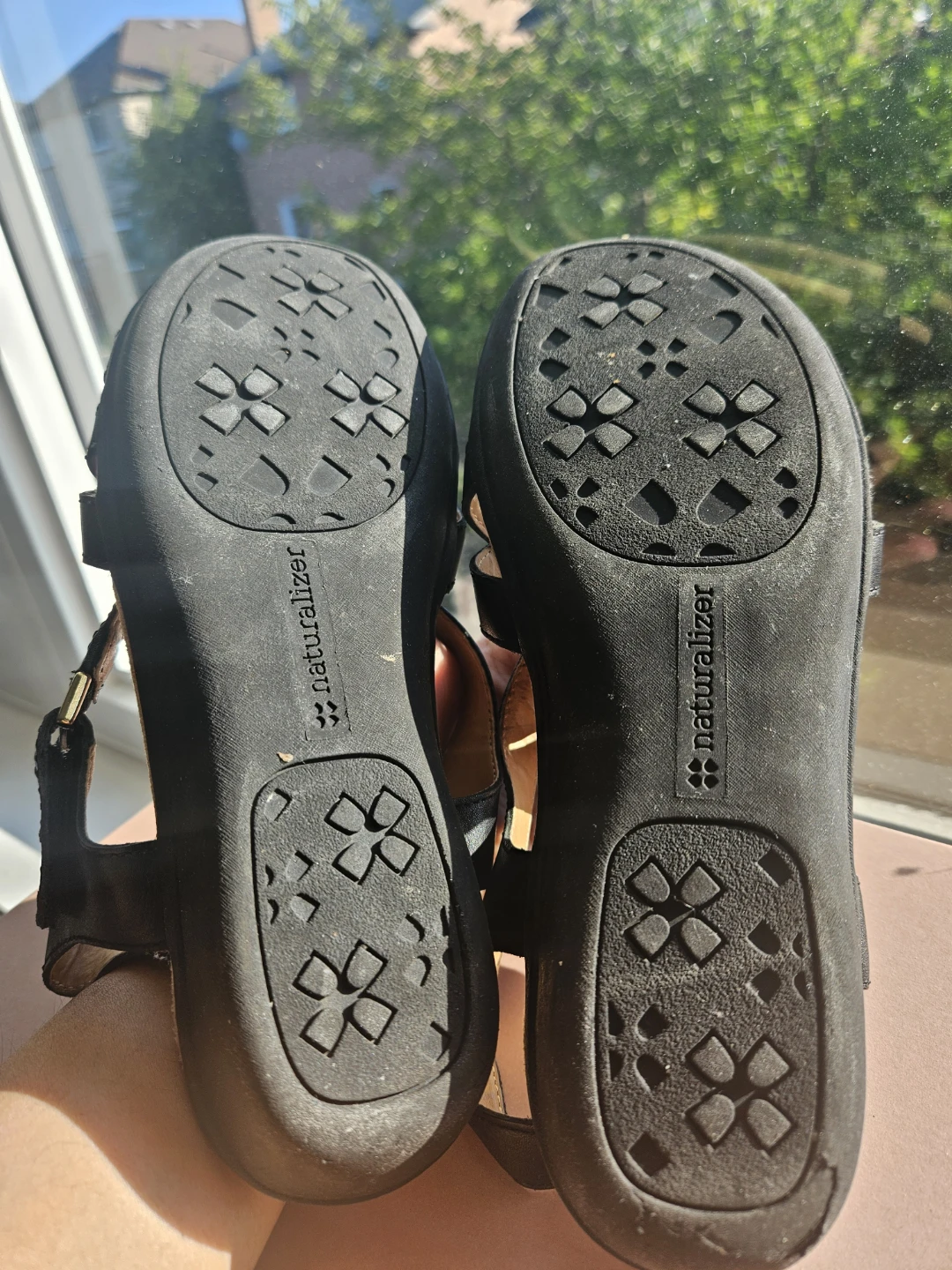 Naturalizer Windsor black flat leather sandals 7M - photo 4