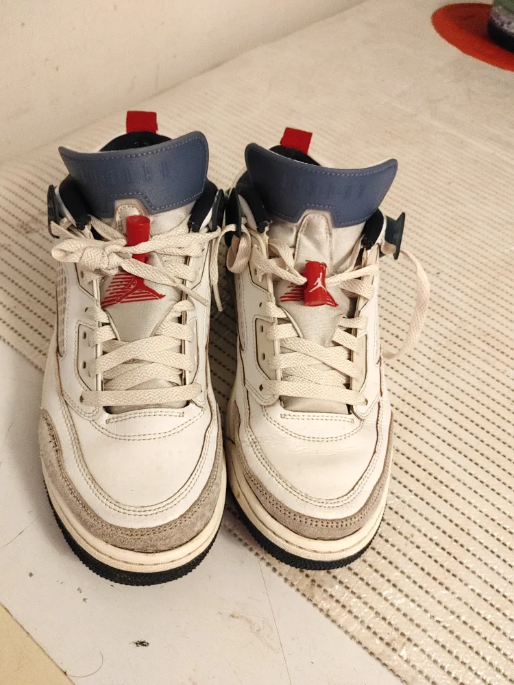 Jordan 4 Retro White Oreo Size. 9.5