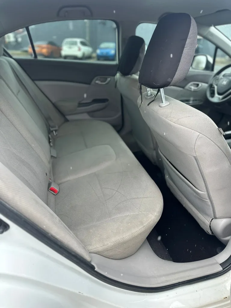 White Honda Civic Sedan image indicator(10)