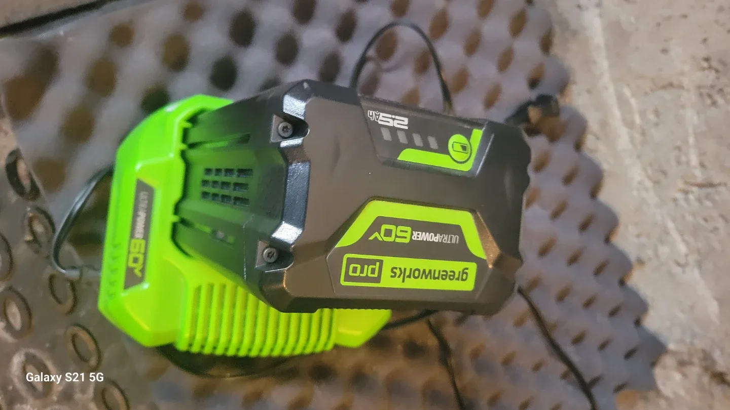 Greenworks Pro 60V 12" Snow Shovel with Battery