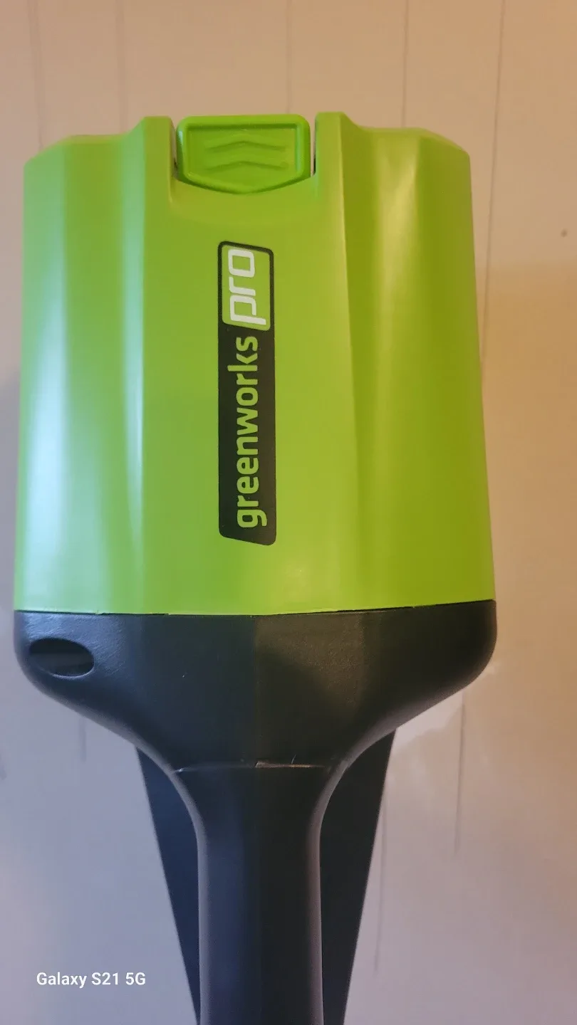 Greenworks Pro 60V 12" Snow Shovel with Battery image indicator(6)