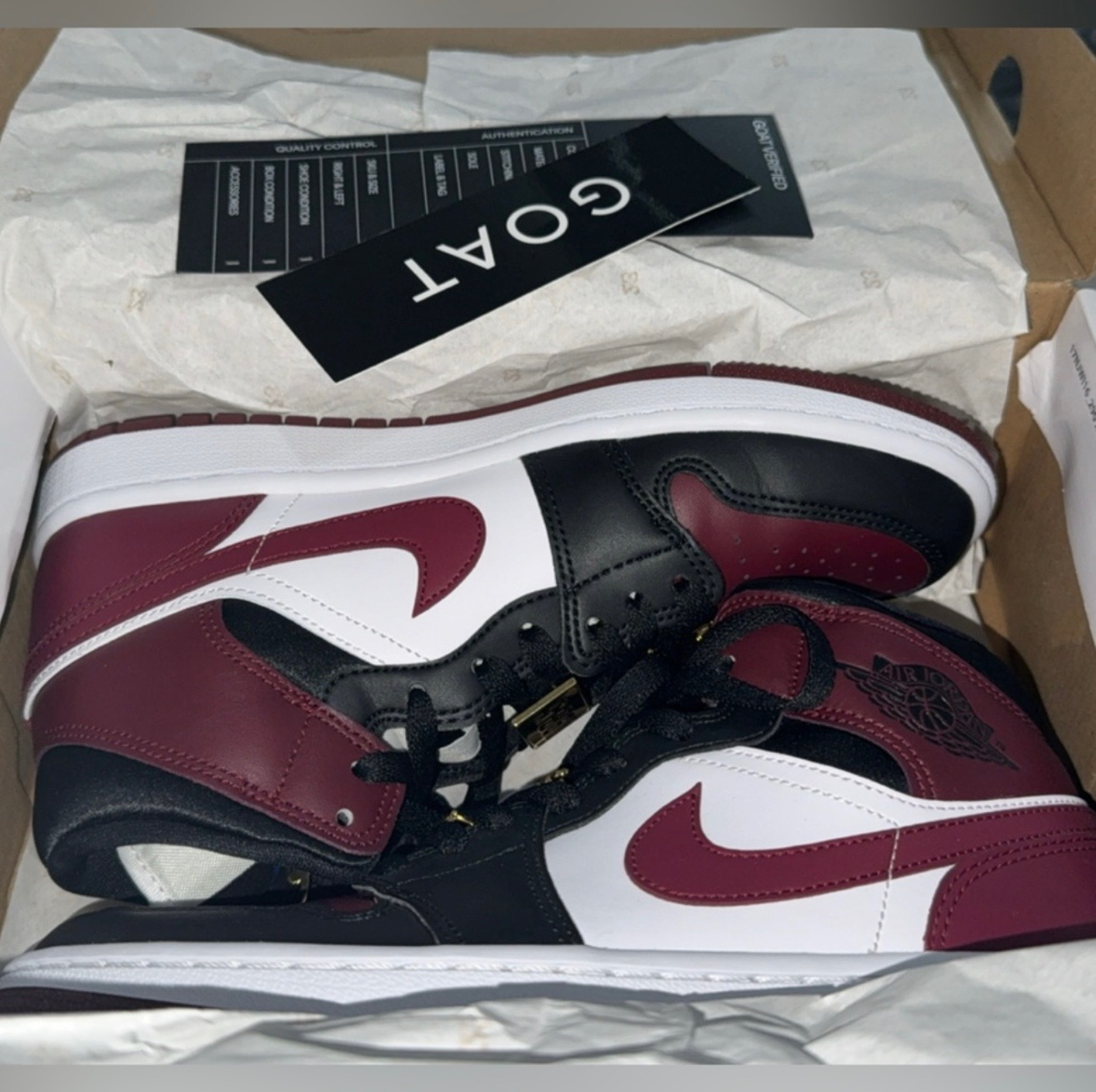 DeadStock- Women's Nike Air Jordan 1 Mid  SE