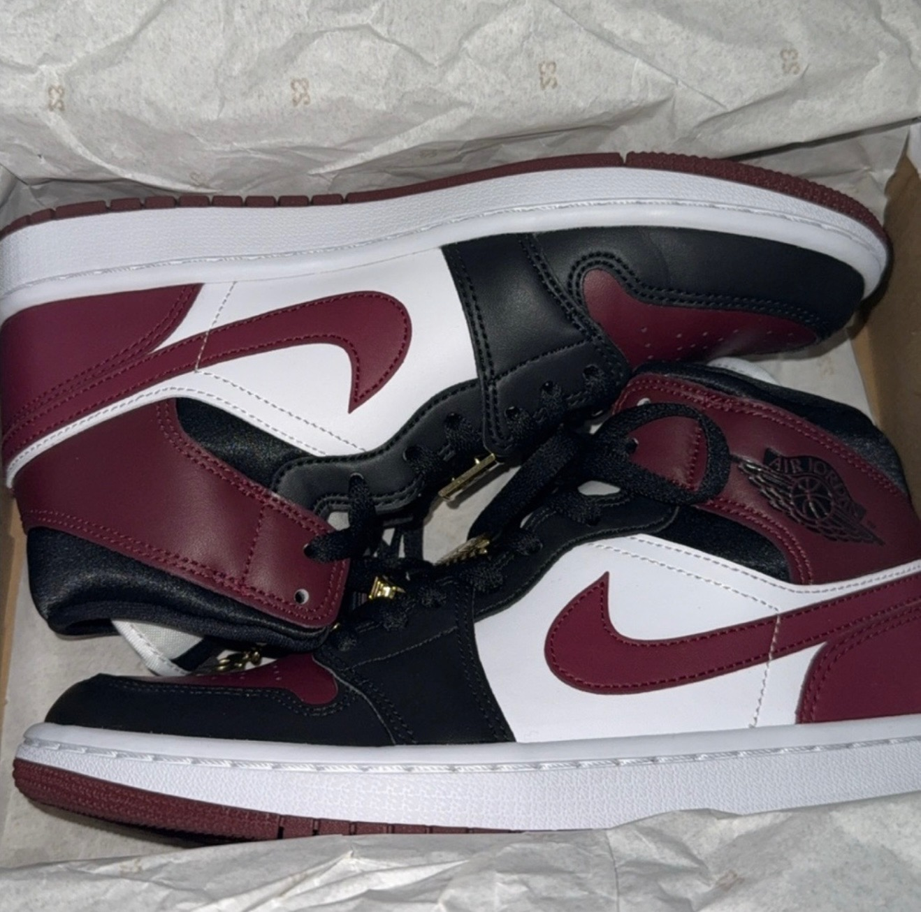 DeadStock- Women's Nike Air Jordan 1 Mid  SE - photo 2