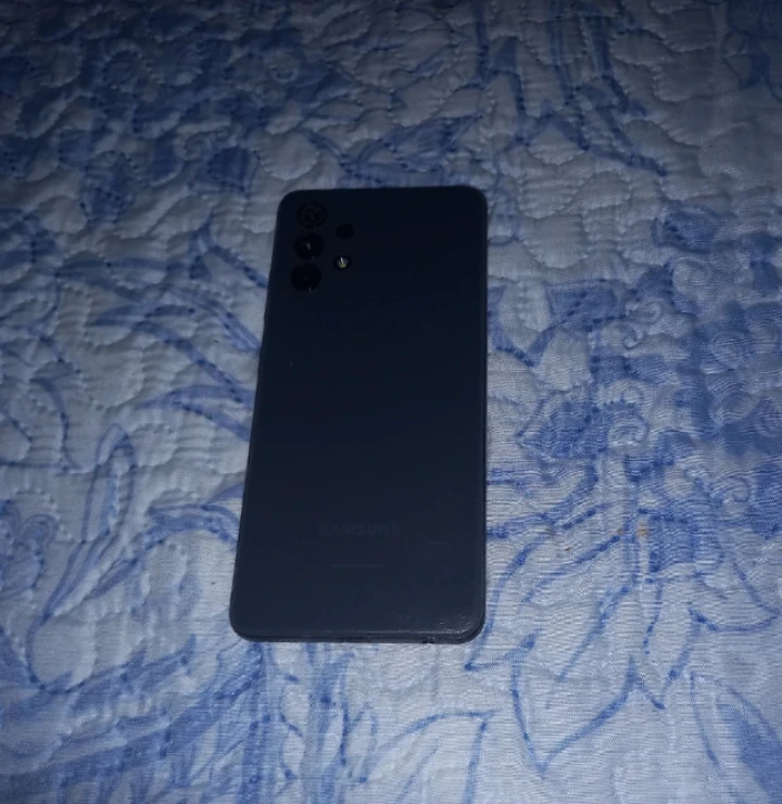 Black Samsung Phone (parts) - photo 2